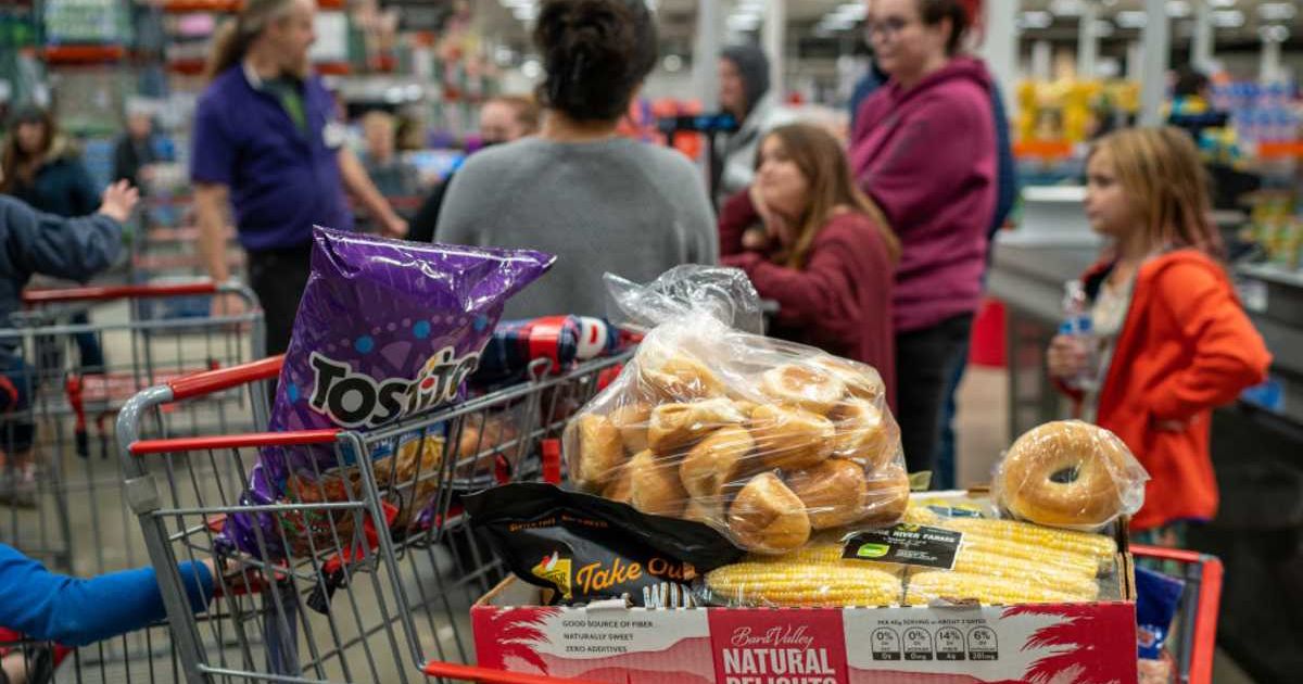 Costco interior (Cover Image Source: Getty Images | Photo by Robert Nickelsberg ) 