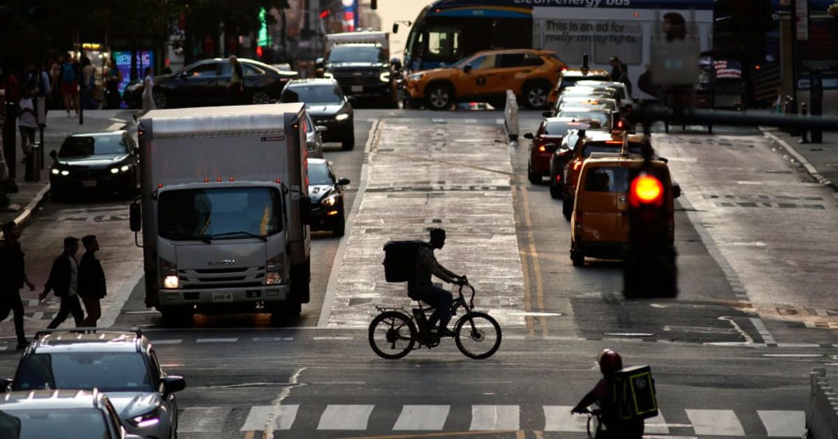 A delivery partner in New York (Cover image source: Getty Images | Gary Hershorn)