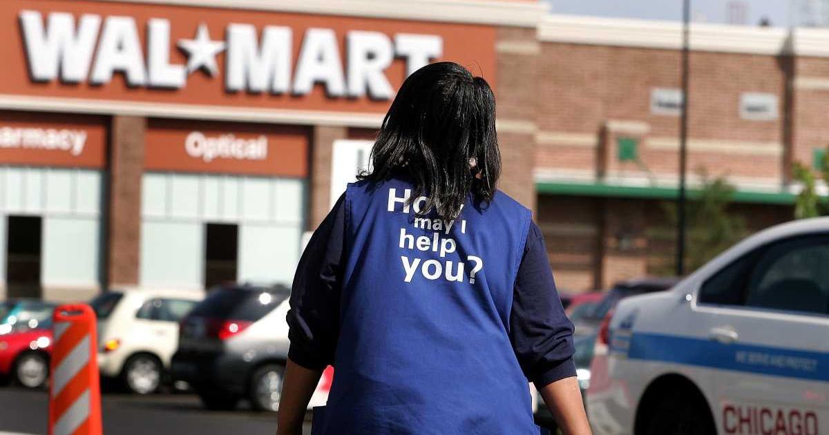 Representative cover image of a Walmart employee (Cover image source: Getty Images | Photo by Tim Boyle)
