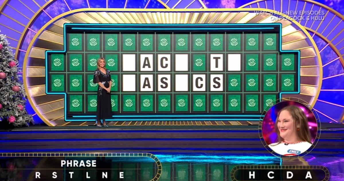 Vanna White and contestant Emily Carile on 'Wheel of Fortune' (Cover Image Source: YouTube| Wheel of Fortune) 