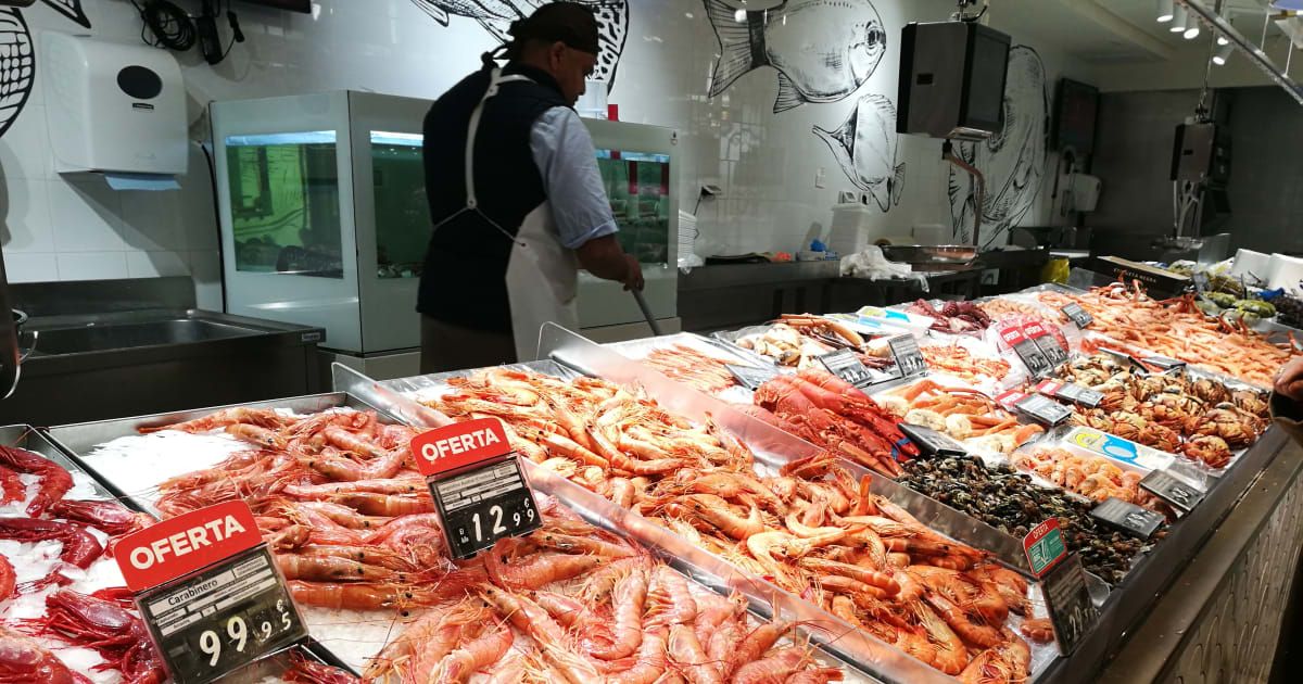Shrimps on sale (Cover Image Source: Photo by Cristina Arias | Getty Images)