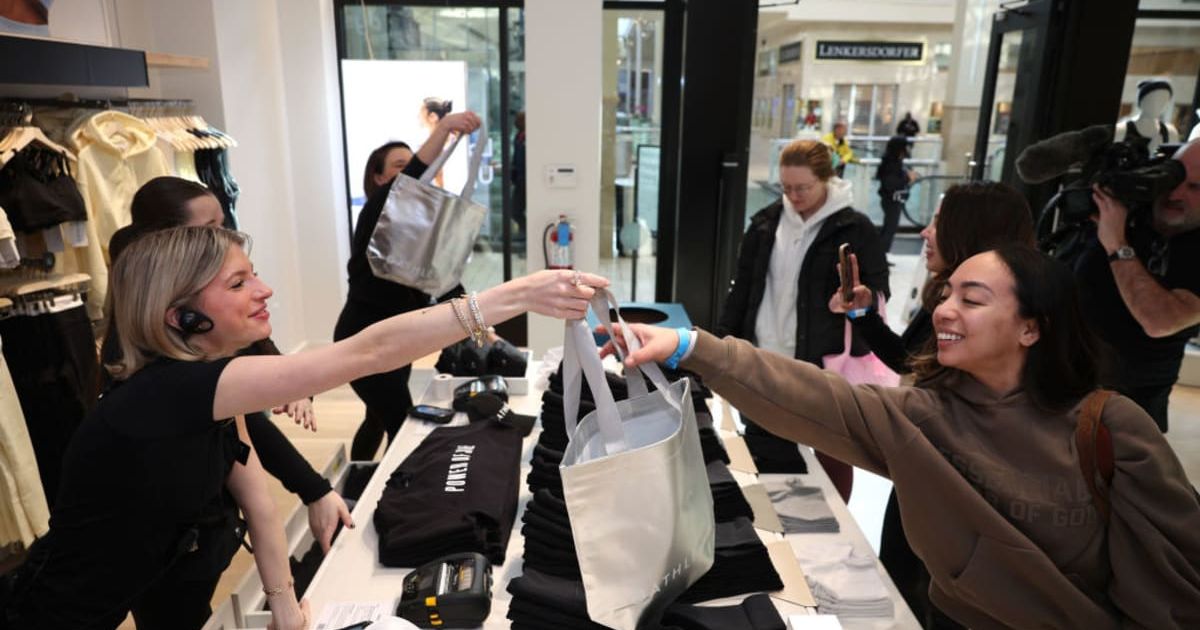 Representative image of a product being returned (Cover Image Source: Getty Images | Photo by Tasos Katopodis)