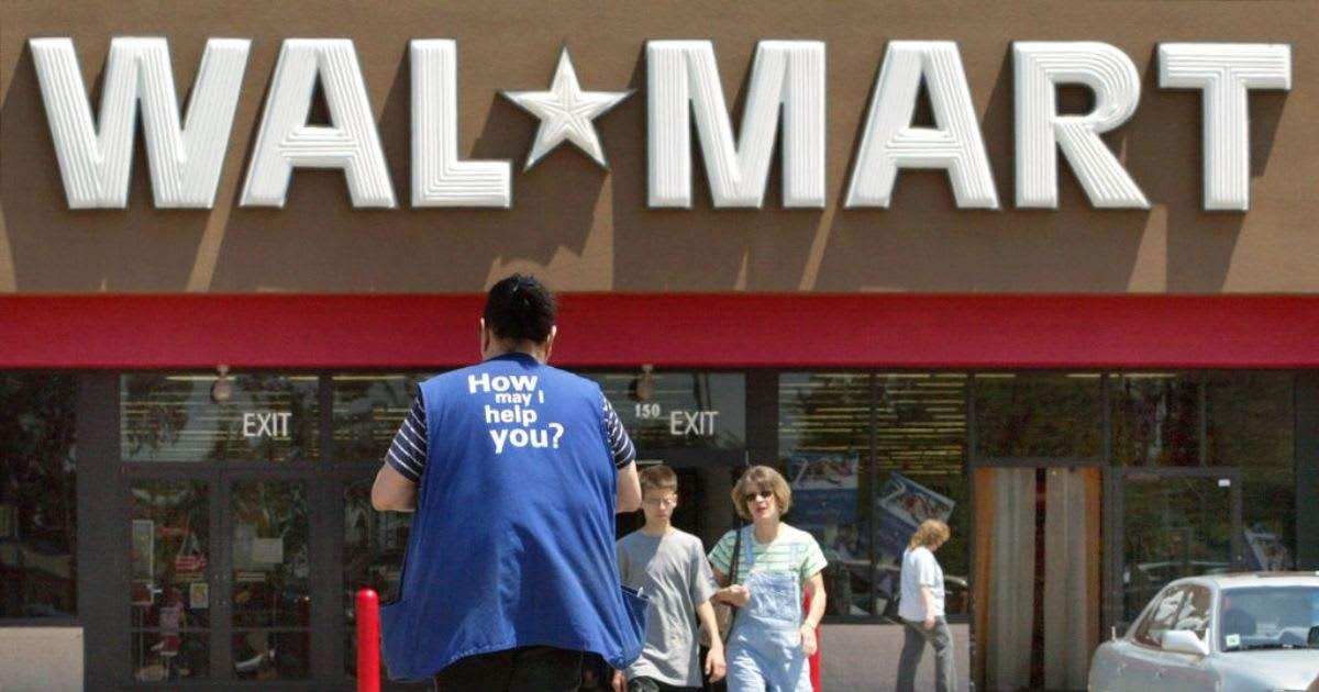 Representative image of a Walmart worker and customers (Cover Image Source: Getty Images | Tim Boyle)