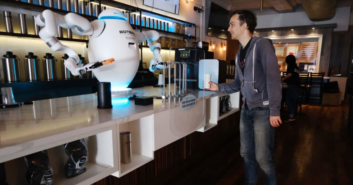 An AI barista serving coffee at a cafe in New York (Cover image source: Getty Images | Spencer Platt)