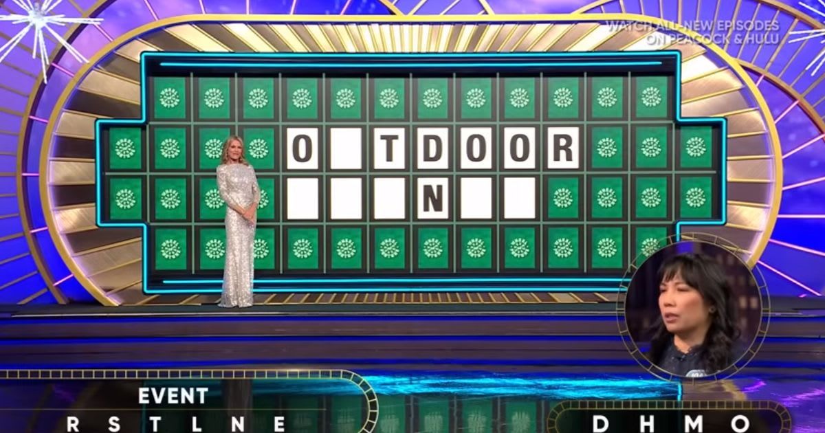 Vanna White and contestant Joanna on 'Wheel of Fortune' (Cover Image Source: YouTube | Wheel of Fortune) 