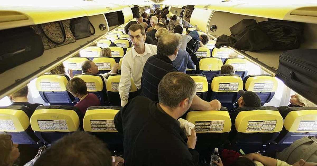 Passengers onboard a plane (Cover Image Source: GettyImages | Photo by Peter Macdiarmid  Staff)