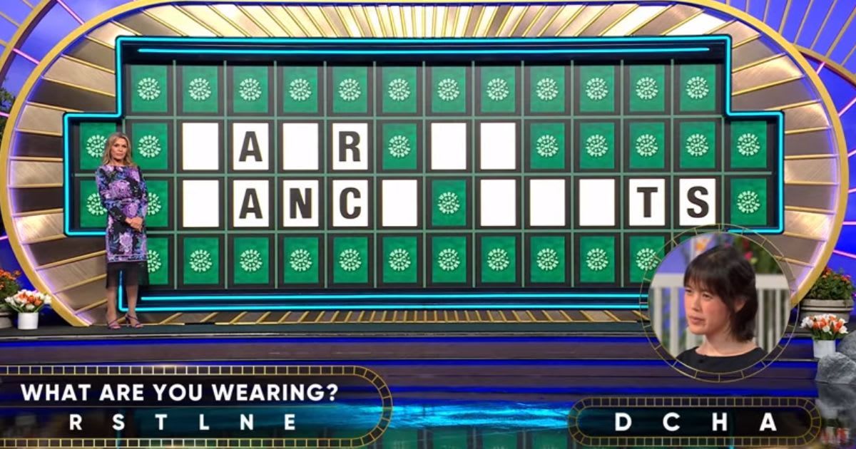 Vanna White and contestant Kimmy on 'Wheel of Fortune' (Cover Image Source: YouTube | Wheel of Fortune) 