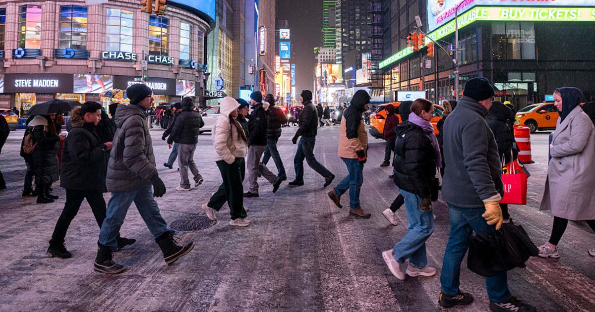 Representative image of Americans. (Cover Image Source: Getty Images | Photo by Craig T Fruchtman)