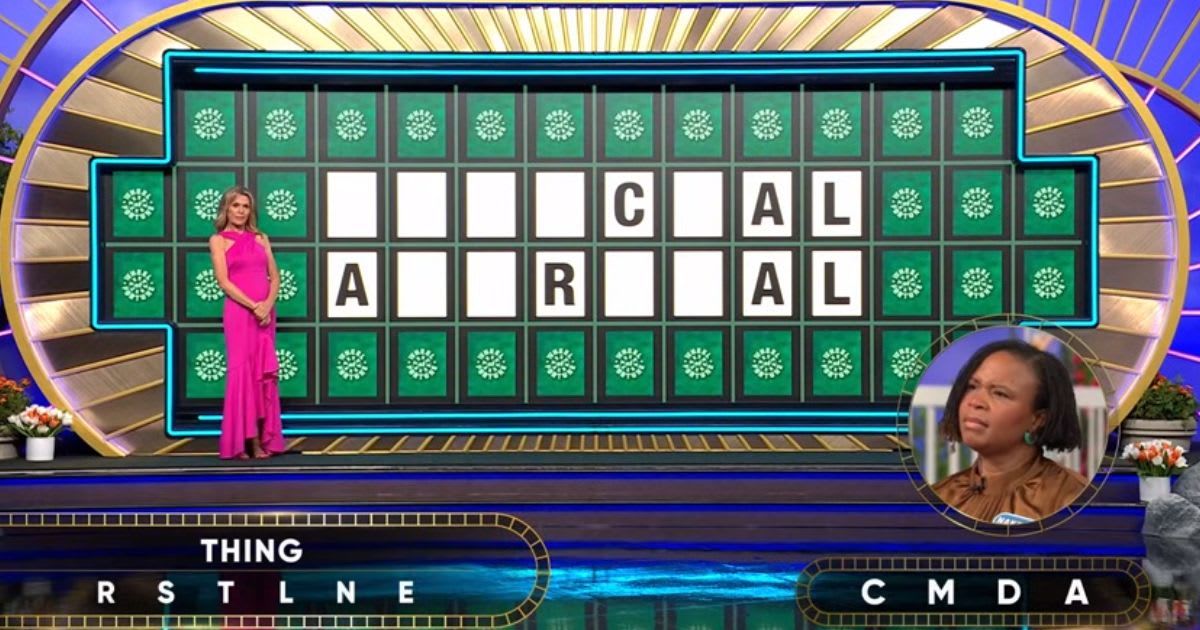 Vanna White and contestant Nikisha on 'Wheel of Fortune' (Cover Image Source: YouTube | Wheel of Fortune) 