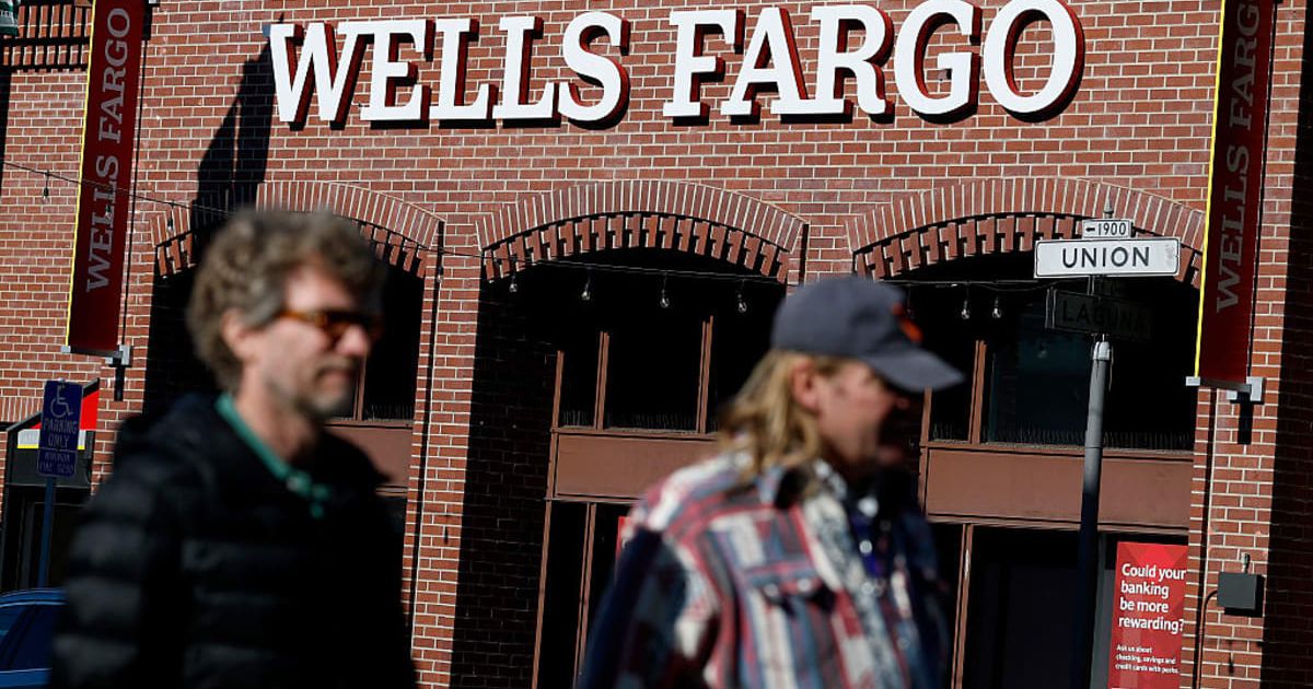 People walking outside a Wells Fargo branch (Cover Image Source: Getty Images | Photo by Justin Sullivan)