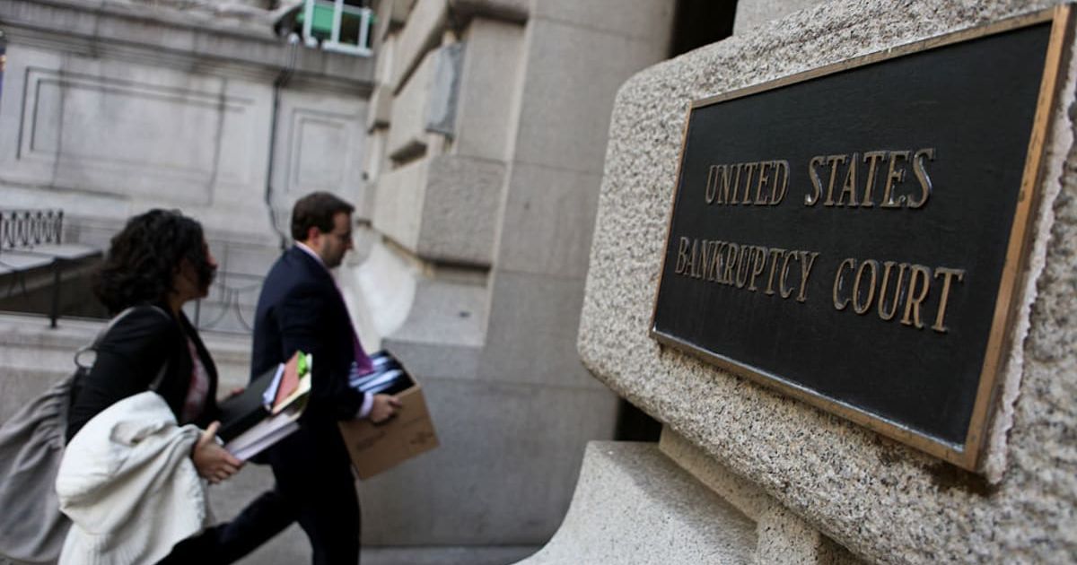 Representative image of people entering the US Bankruptcy Court. (Cover Image Source: Getty Images | Photo by David Goldman)