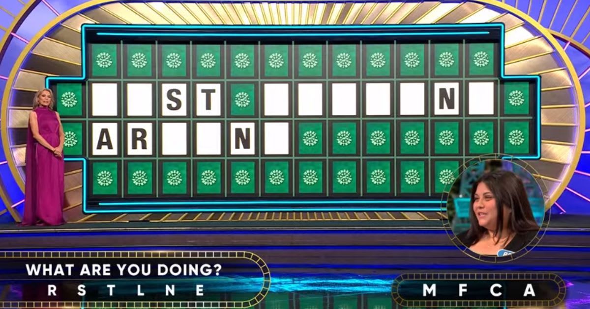 Vanna White and contestant Romi on 'Wheel of Fortune' (Cover Image Source: YouTube | Wheel of Fortune) 