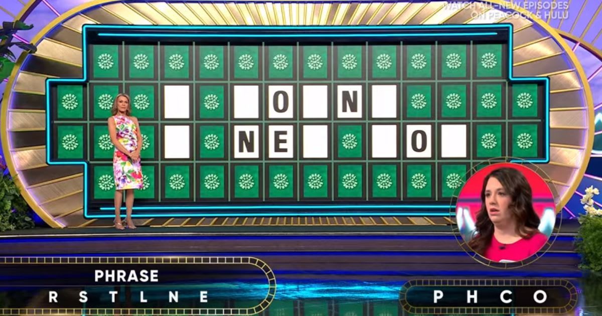 Vanna White and contestant Callie on 'Wheel of Fortune' (Cover Image Source: YouTube | Wheel of Fortune) 