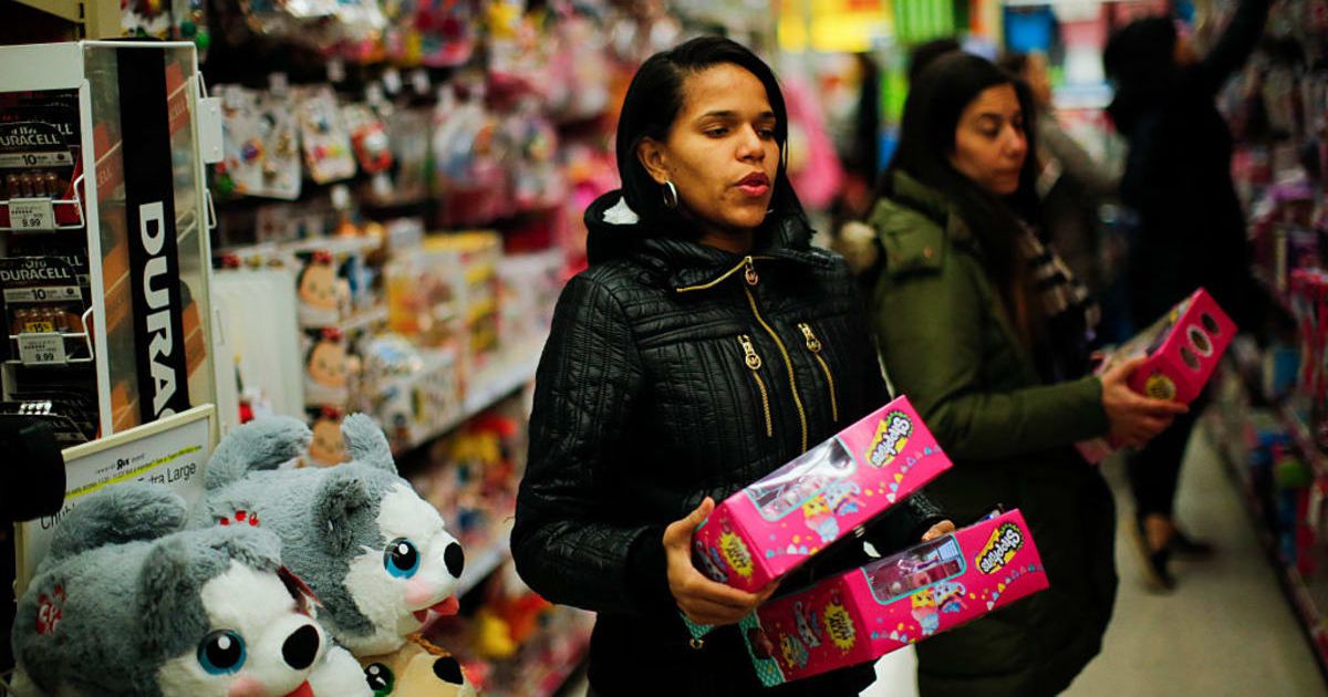 Representative image of shoppers with toys (Cover image source: Getty Images | Eduardo Munoz Alvarez)