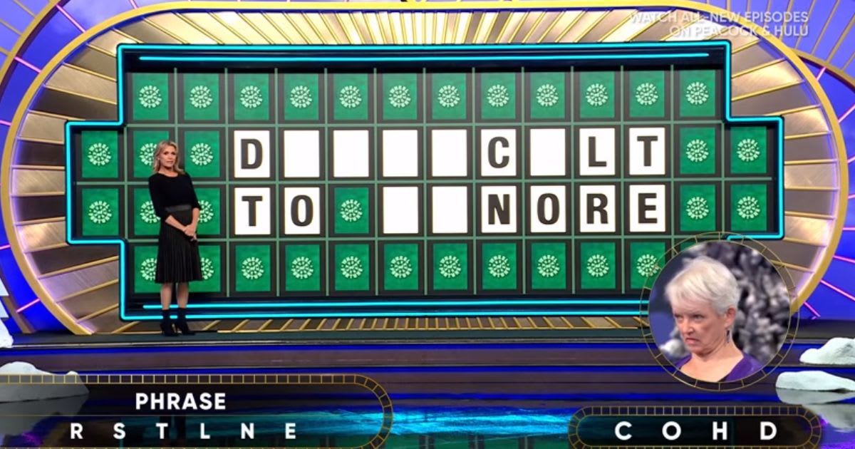 Vanna White and contestant Mary Ellen on 'Wheel of Fortune' (Cover Image Source: YouTube | Wheel of Fortune) 