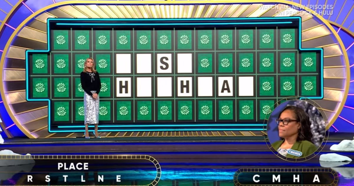 Vanna White and contestant Twanda on 'Wheel of Fortune (Cover Image Source: YouTube | Wheel of Fortune) 