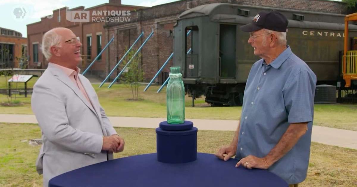 Screenshot showing the expert (L) and the guest on 'Antiques Roadshow.' (Cover Image Source: Facebook | Antiques Roadshow | PBS)
