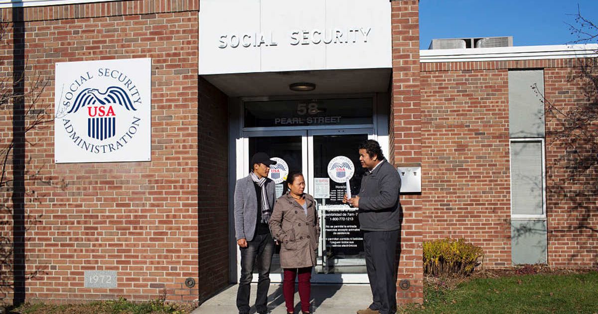 Representative image of people outside the Social Security Administration office (Cover Image source: Getty Images/Photo by Robert Nickelsberg)