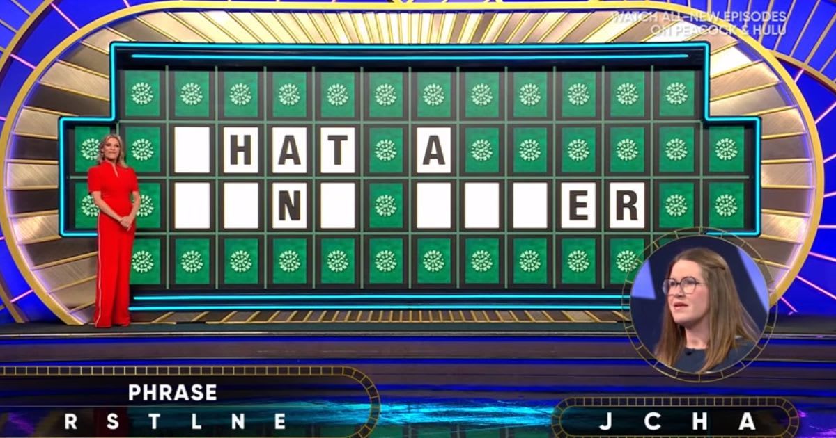 Vanna White and contestant McKenzie on 'Wheel of Fortune' (Cover Image Source: YouTube | Wheel of Fortune) 