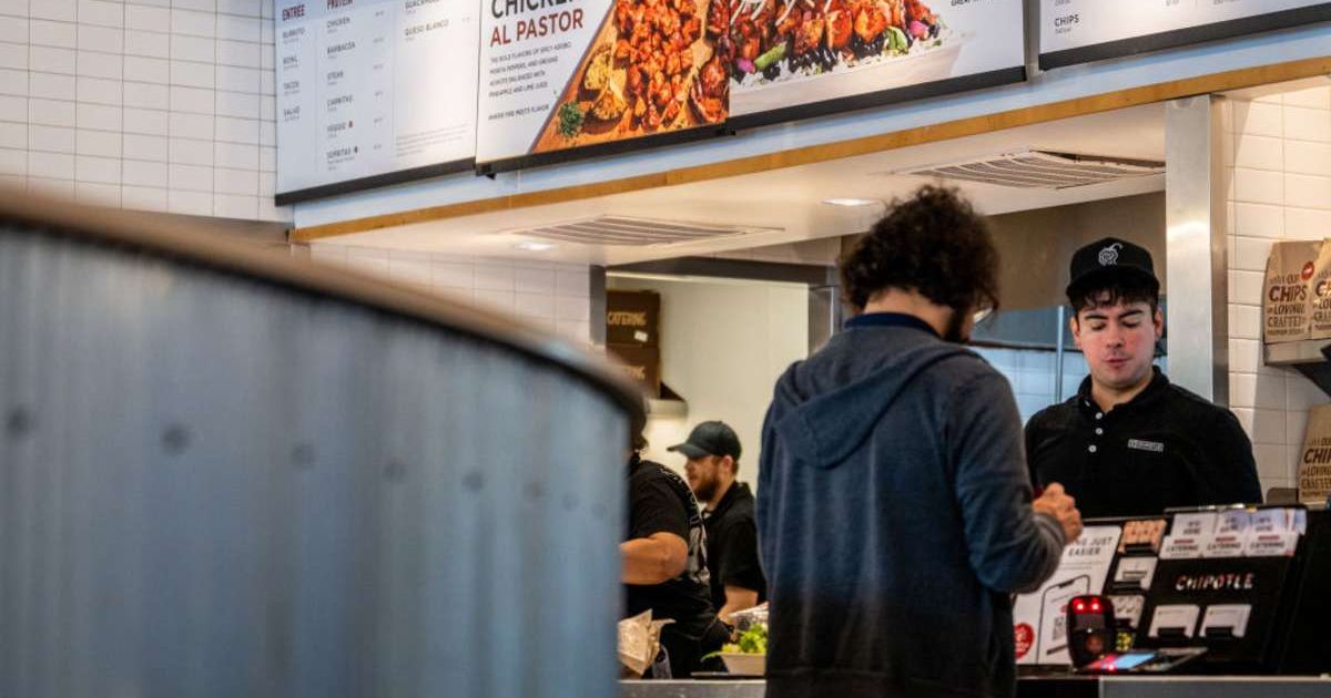 Representative image of a customer at a Chipotle Mexican Grill restaurant (Cover image source: Getty Images/Photo by Brandon Bell)