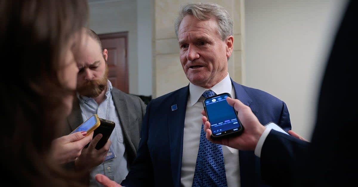 Bank of America CEO talking to the press (Cover image source: Getty Images | Photo by Chip Somodevilla)