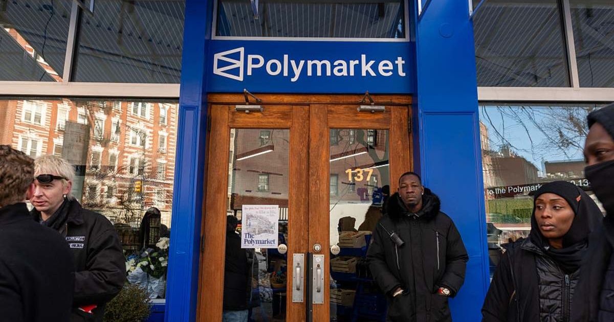 Image of NYC's free grocery store. (Cover Image Source: Photo by Spencer Platt/Getty Images)