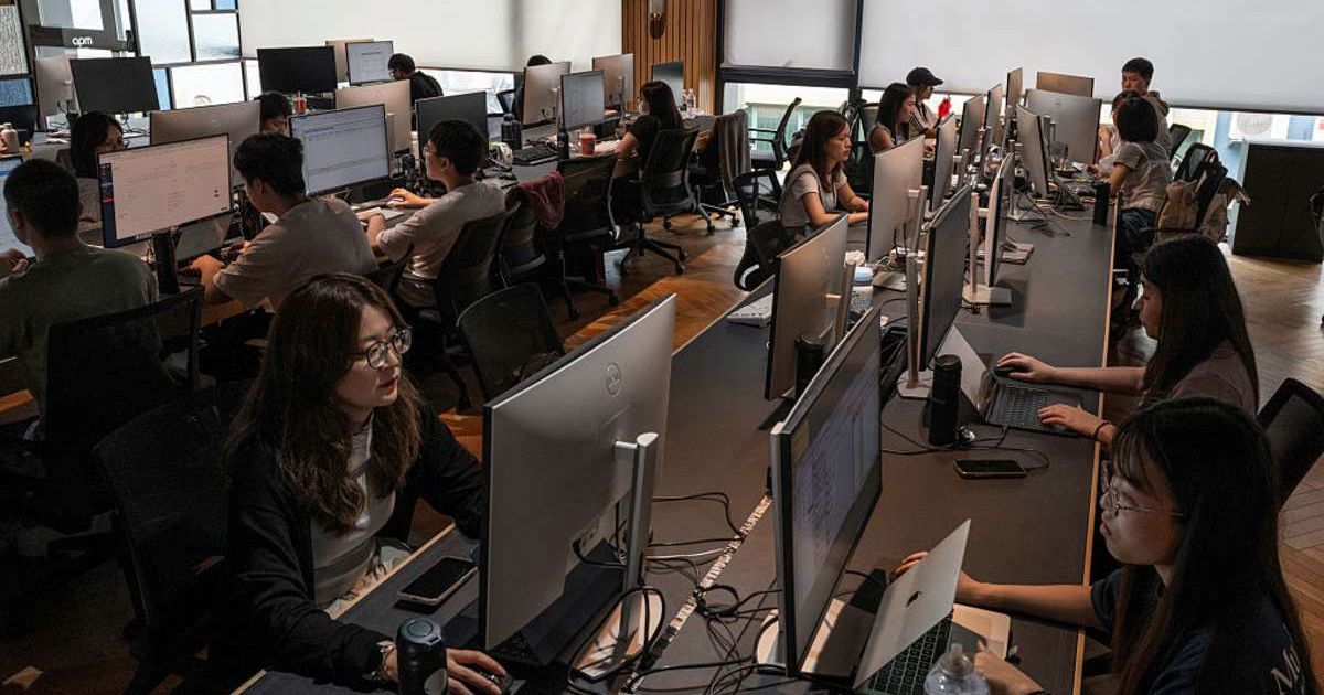 Employees working in an office. (Representative Cover Image Source: Getty Images | Veronique de Viguerie)