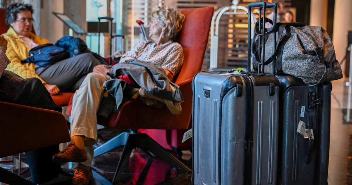 Travelers at a hotel lobby (Cover image source: Getty Images | Horacio Villalobos)