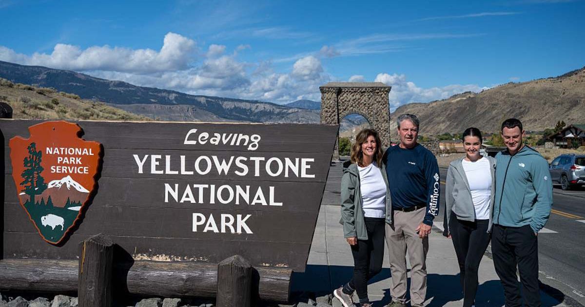 Representative image of tourists at Yellowstone National Park. (Cover Image Source: Getty Images | William Campbell)