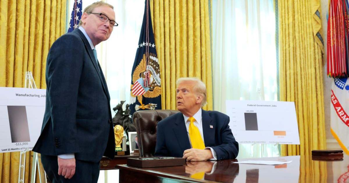 Kevin Hasett with Trump in the Oval Office (Cover Image Source: Getty Images | Photo by Anna Moneymaker)