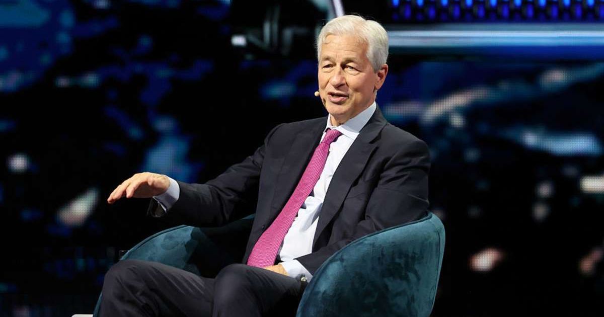 (Cover Image Source: Getty Images | Photo by Alexander Tamargo)