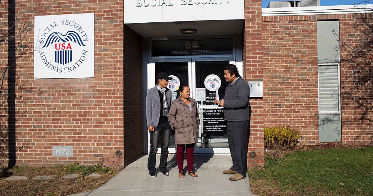 Representative image of people outside the Social Security Administration office (Cover image source: Getty Images/Photo by Robert Nickelsberg)