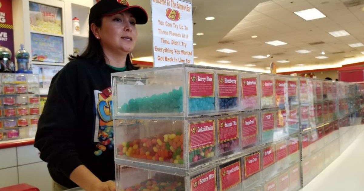 Representative image of a woman selling candy (Cover image source: Getty Images/Photo by Smith Collection/Gado)
