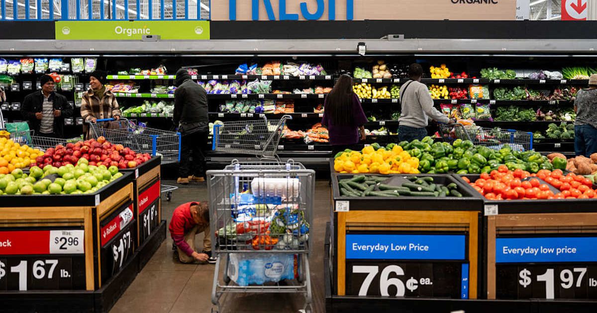 Shoppers buying groceries and vegetables (Cover image source: Getty Images | Photo by Will Newton)
