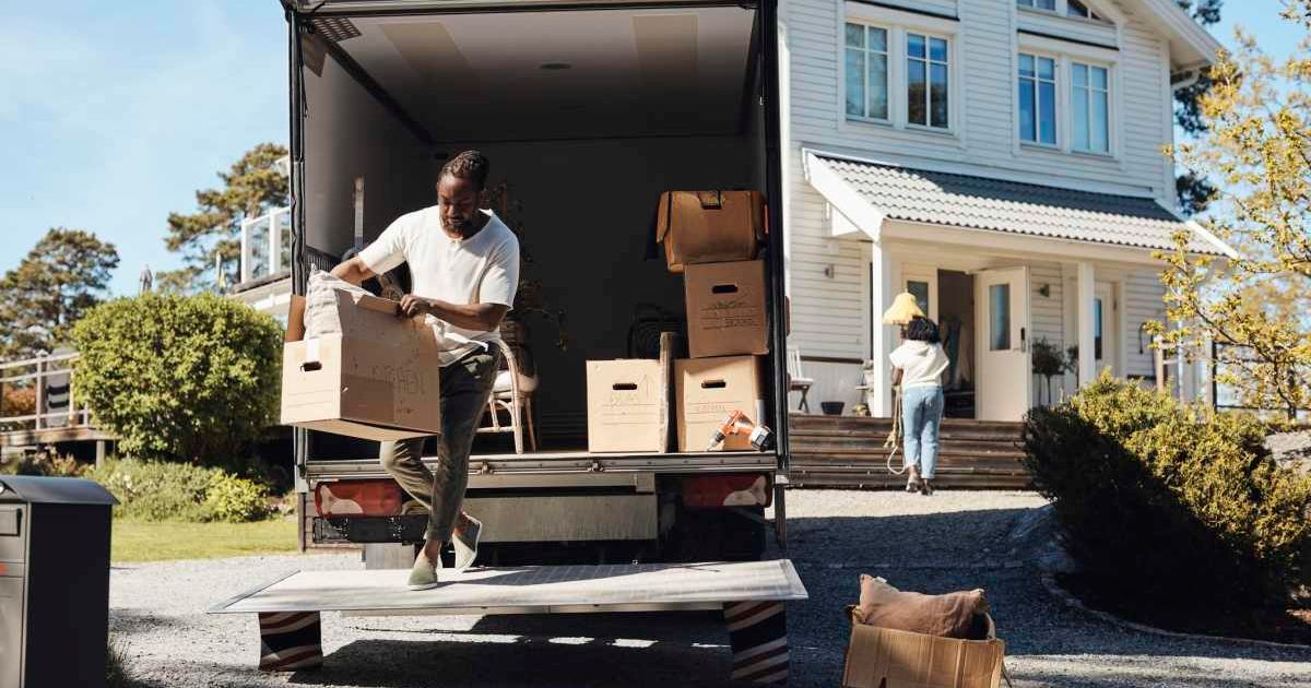 Representative picture of homebuyers (Cover image source: Getty Images| Photo by Maskot) 